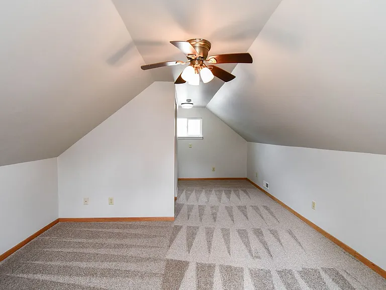 1115 N Duluth Ave — Photo 26