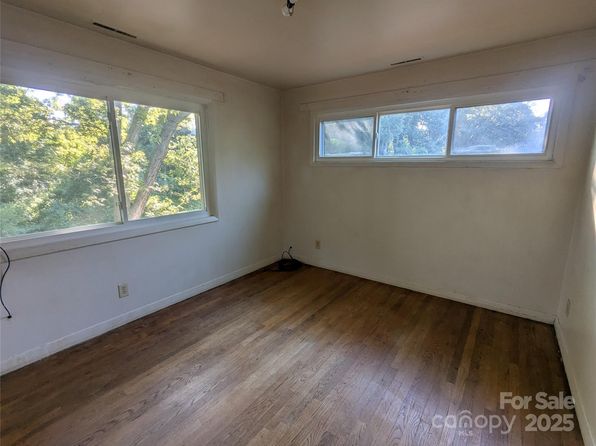 charlotte-north-carolina-456976980 picture