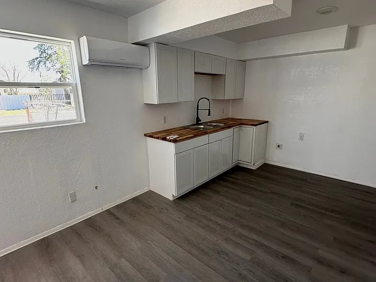 1301 Elmwood Ave #B — Photo 9