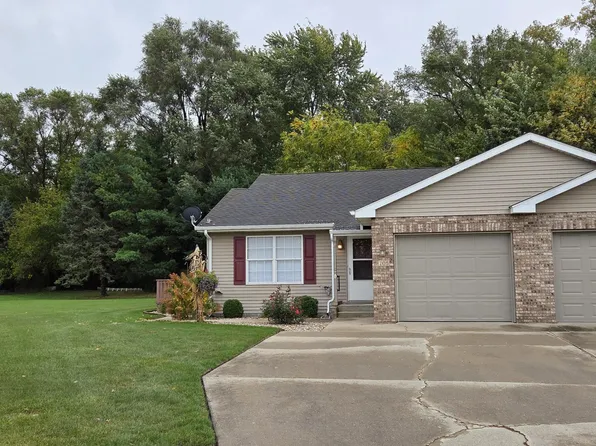 705 Elm St, Demotte, IN 46310