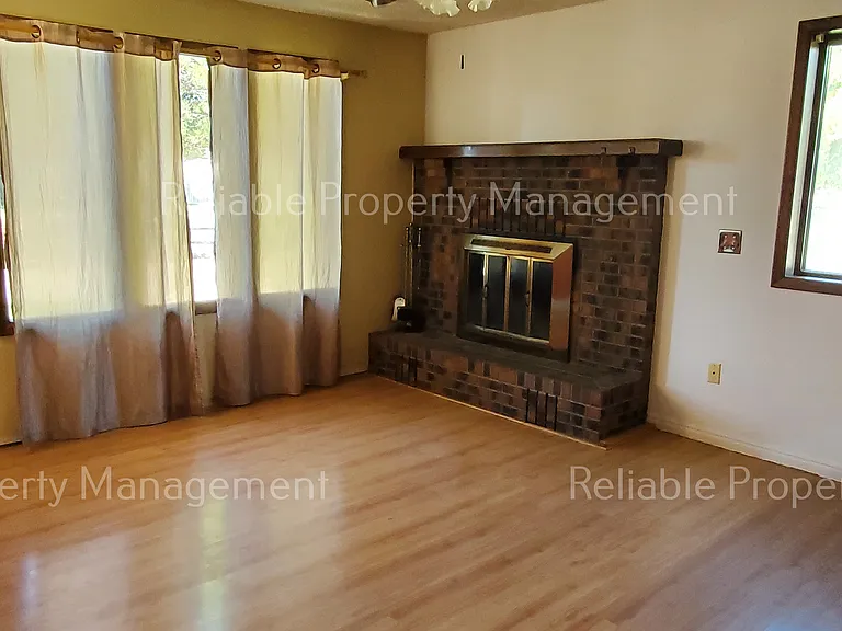 2169 Brentwood Dr — Photo 5