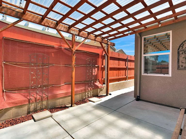 2153 Lombard Ln — Photo 25