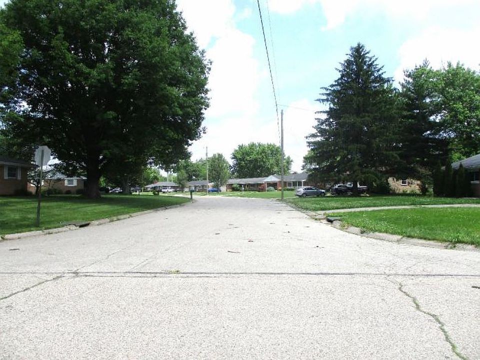 Exterior Neighborhood (street photo)