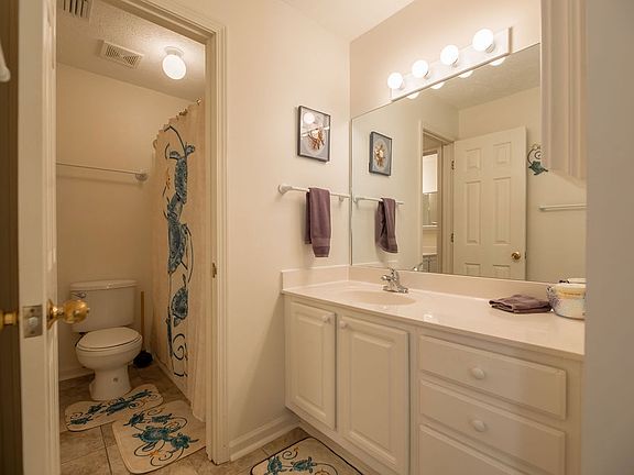 Full bath connected to master bedroom.