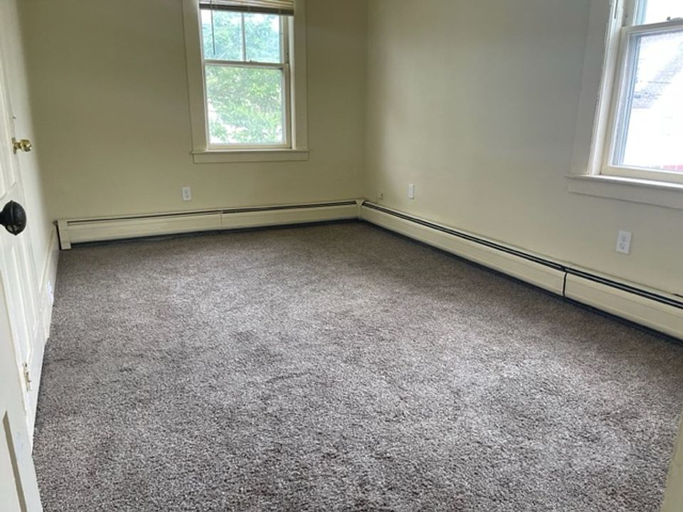 38 Railroad St Apartment Rentals Charlestown, NH Zillow
