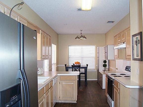 4th image of 1725 Circle Creek Dr