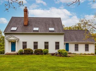 11 Winding Branch Rd, Hawthorn Woods, IL 60047