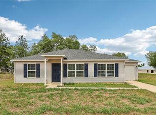 223 Malauka Rd, Ocklawaha, FL 32179