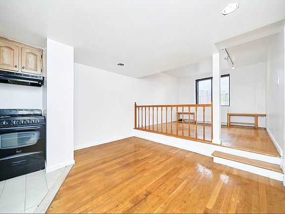 3rd image of 458 W 52nd St APT 5C