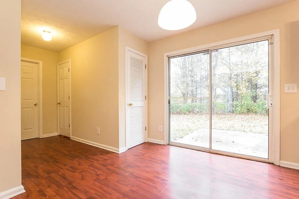 3 bed, 2.5 bath, 1705 sqft, $2,080 — Photo 4