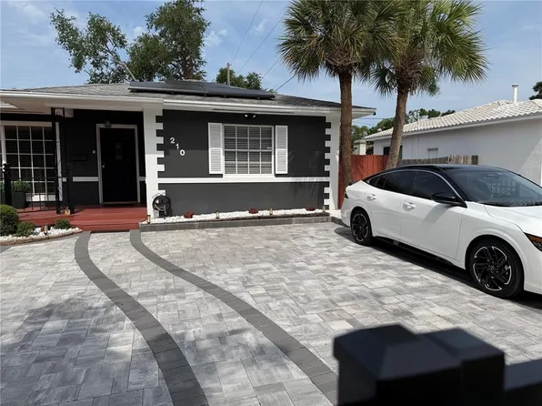 210 49th St N, Saint Petersburg, FL 33710
