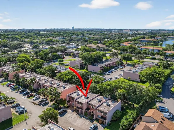 27 Madrid Ln #2-8, Davie, FL 33324