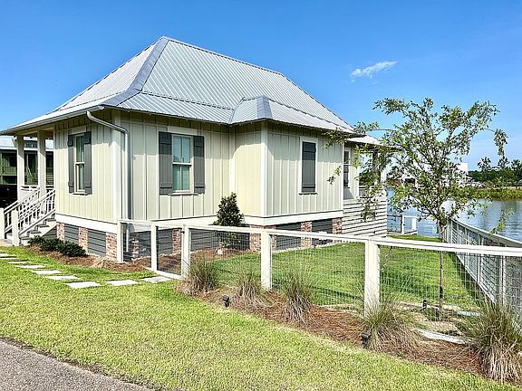 2nd image of 153 W Big Bay Blvd