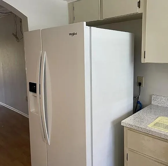 2121 Collier Ave #215 — Photo 3