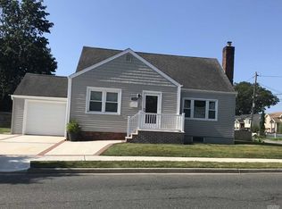 1894 Camp Ave, Merrick, NY 11566