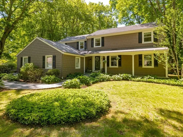 27 Tallwood Dr, Seekonk, MA 02771