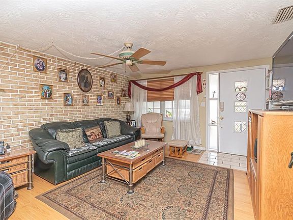 4th image of 5145 Victoria Ln