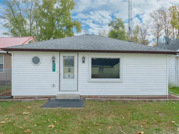 818 N Edgewater St, Silver Lake, IN 46982