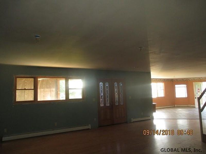 4th image of 297 CHAMBERLAIN HILL Road