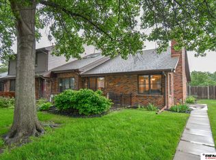 1122 Rockhurst Dr, Lincoln, NE 68510