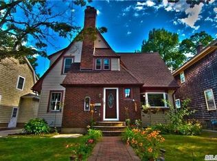 56 Roosevelt St, Babylon, NY 11702