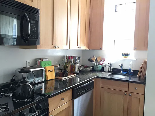 Rented by Manhattan Realty Group | media 4