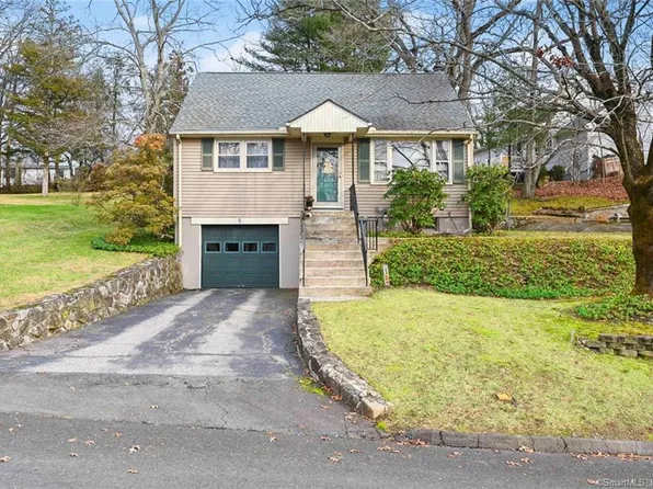 5 Dartmouth Lane, Danbury, CT 06810