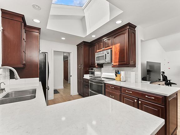 3rd image of 2801 Osborne Rd