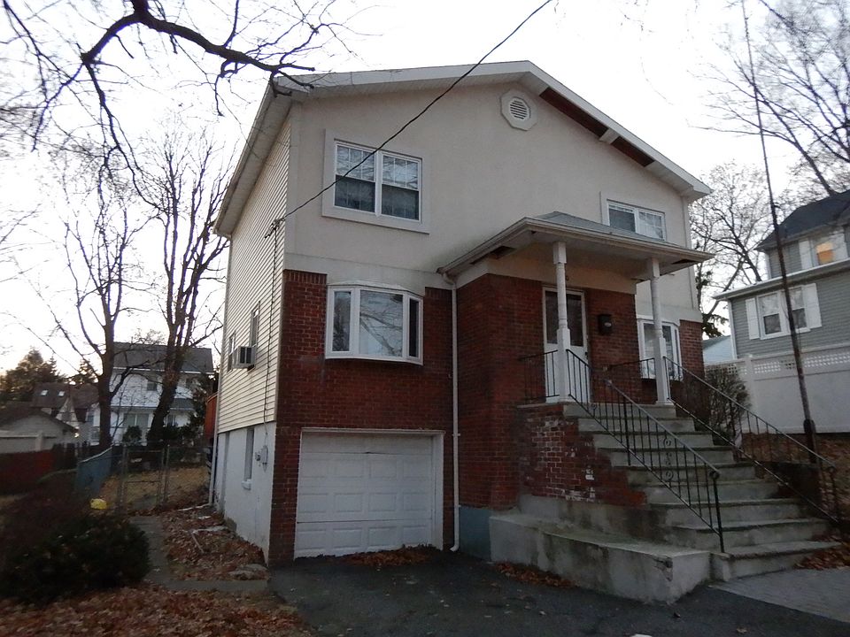 2nd image of 110 Washington Pl