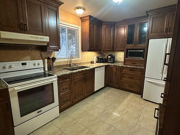 3rd image of 646 Ridgeview Dr