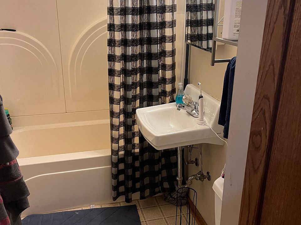 2nd image of 255 E 8th St #6