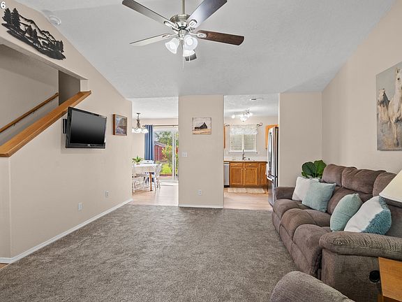 2nd image of 486 E Autumn Ave