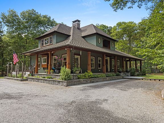 3rd image of 490 Wading River Rd