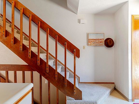 5th image of 746 Julian Cir