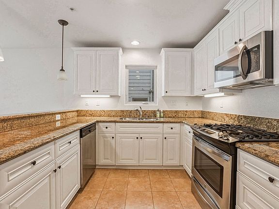 4th image of 702-2 Turquoise St #722