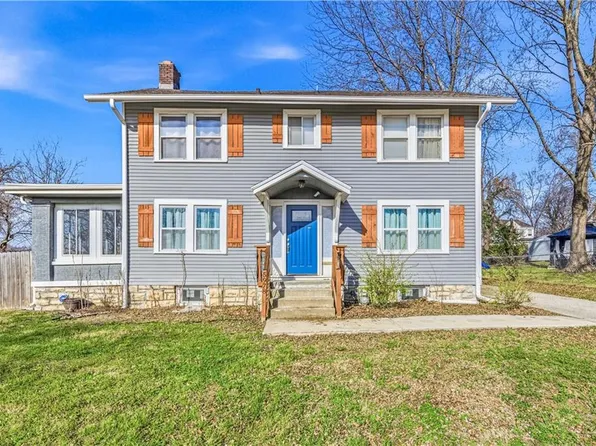 5978 Blue Hills Rd, Kansas City, MO 64110