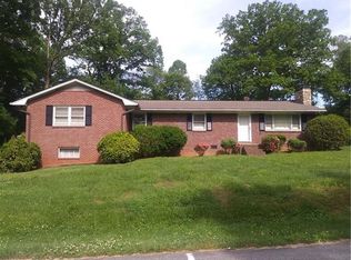 1439 26th St SW, Hickory, NC 28602