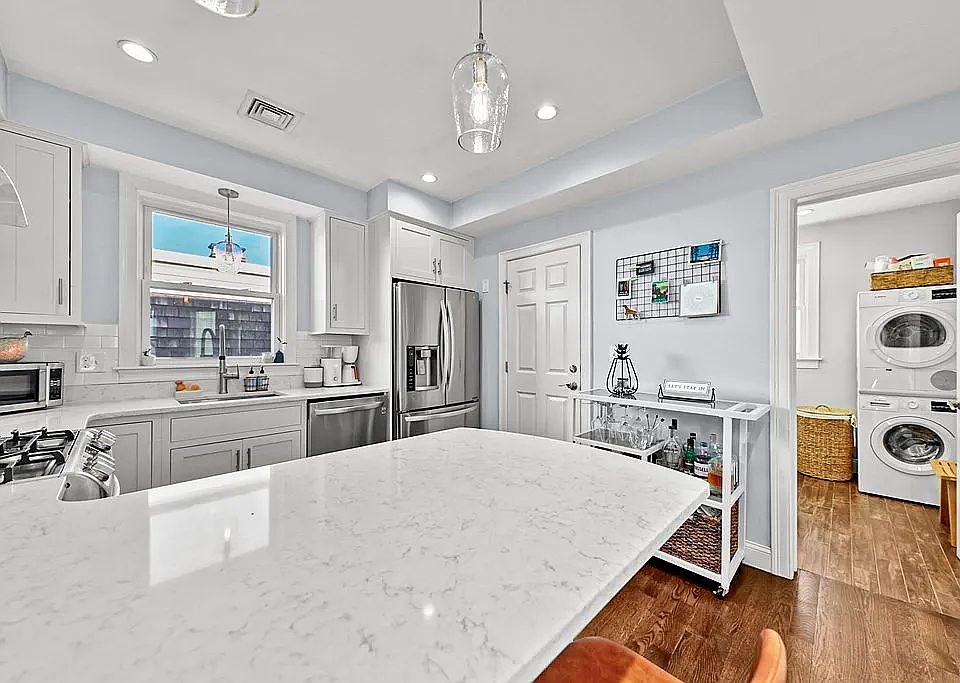 1st image of 465 Ashmont St #3