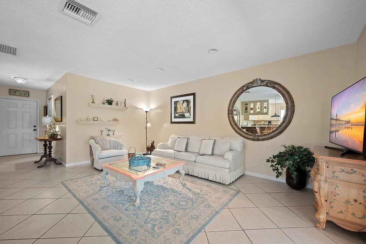 2 bed, 2.0 bath, 2647 sqft, $3,500 — Photo 3