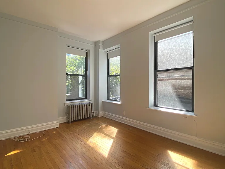 401 W 44th St #5 — Photo 1