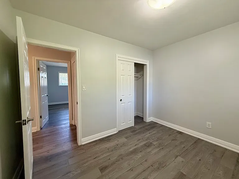404 Grantham Ave — Photo 16