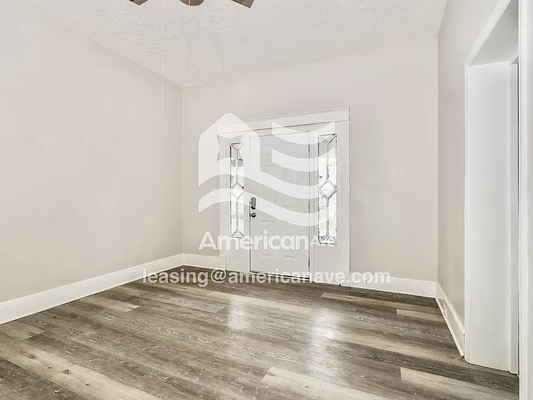 1028957_004_wm_-_living_room_13227961.jpg