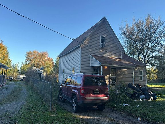 3rd image of 6091 Forest Third St
