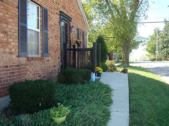 4th image of 7033 Curtis Ave