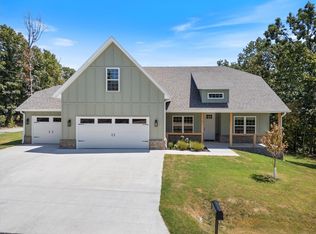 1 Linfield Ln, Bella Vista, AR 72715