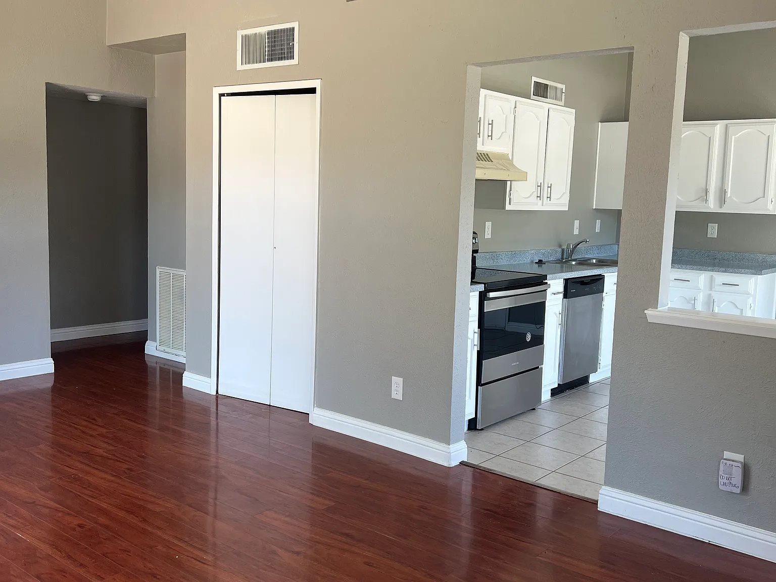 3 bed, 1000 sqft, $1,850 — Photo 3