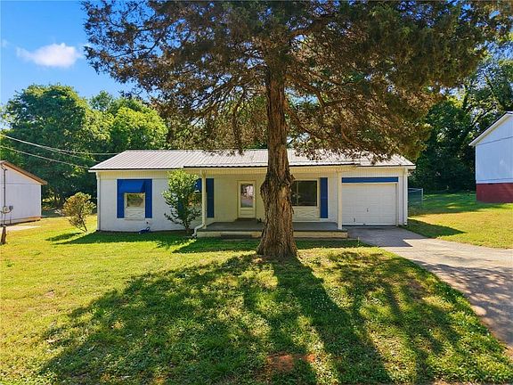 2nd image of 360 Martin Cir