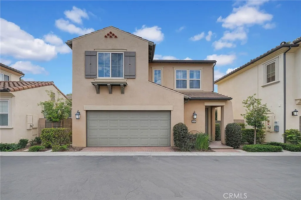 3 bed, 2.5 bath, 1735 sqft, $4,700 — Photo 1