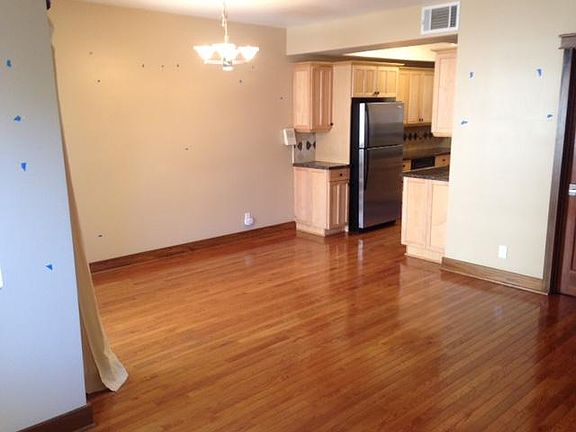 3rd image of 836 E Thompson Blvd Unit J