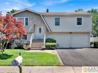 11 Mill Rd, Jamesburg, NJ 08831